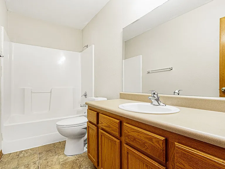 1104 Country Club Ln — Photo 10