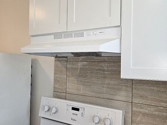Kitchen Stove - new Hood