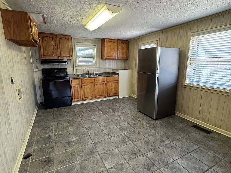 106 Dickerson Ln — Photo 3