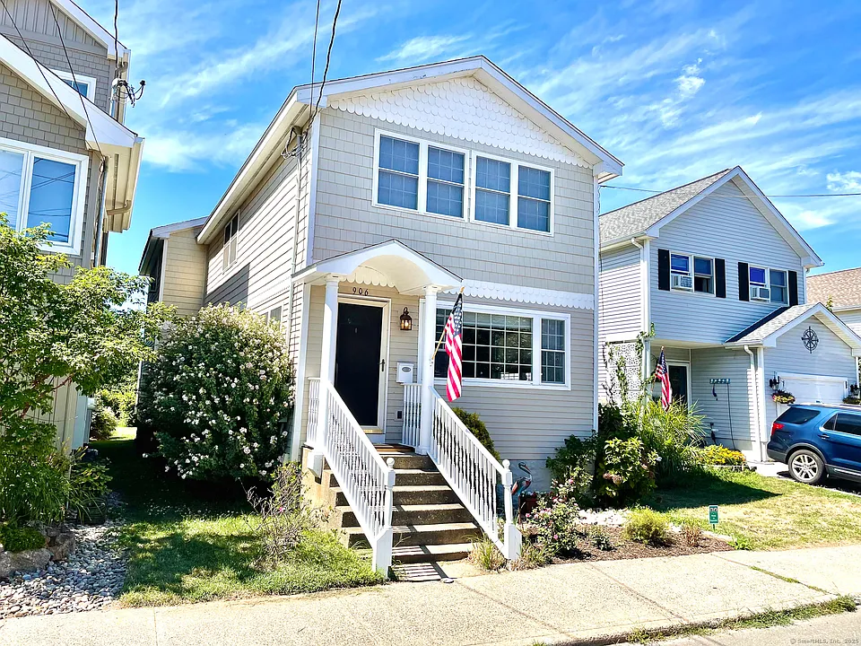 906 E Broadway