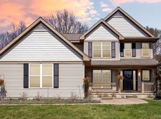 3837 Sugarbush Dr, Howell, MI 48843