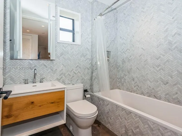 1035 Catalonia Ave — Photo 24