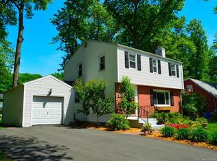 34 Seneca Rd, West Hartford, CT 06117