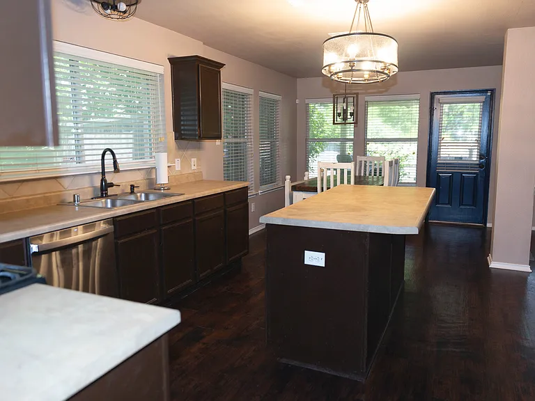 218 Mulberry Dr — Photo 4