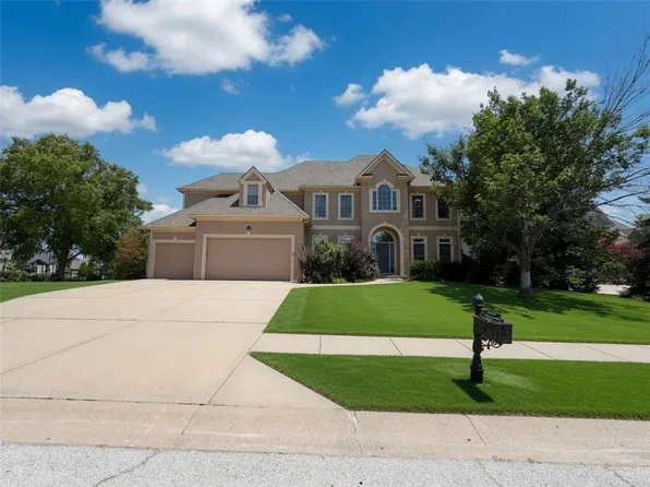 10319 N Saline Ave, Kansas City, MO 64154