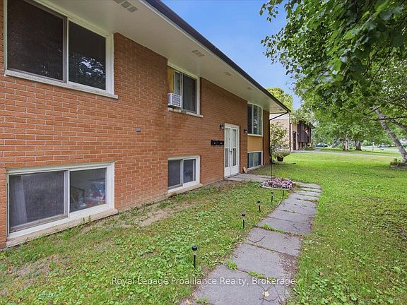 3rd image of 270 Colonial Rd