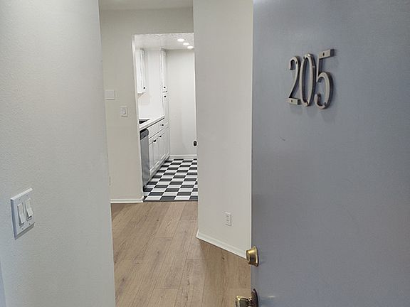 3rd image of 4235 Whitsett Ave APT 205