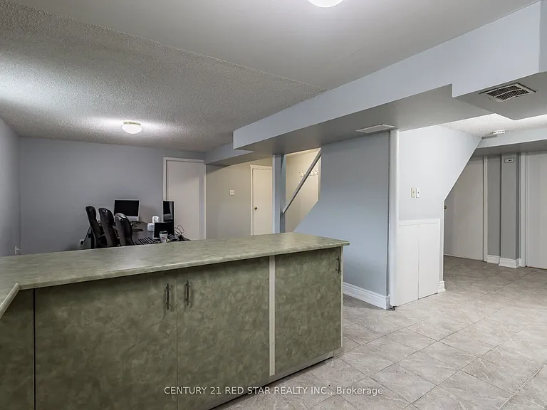 440 Rutherford Rd N — Photo 14