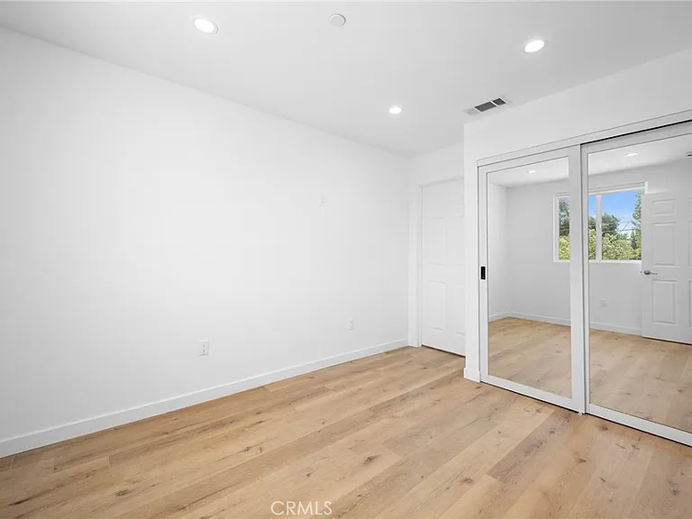 11047 Yarmouth Ave — Photo 13