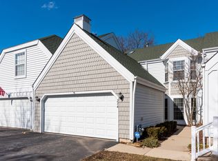 274 Oak Bluff Ct, Wauconda, IL