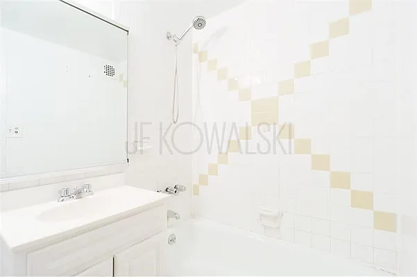 Rented by R New York | media 8