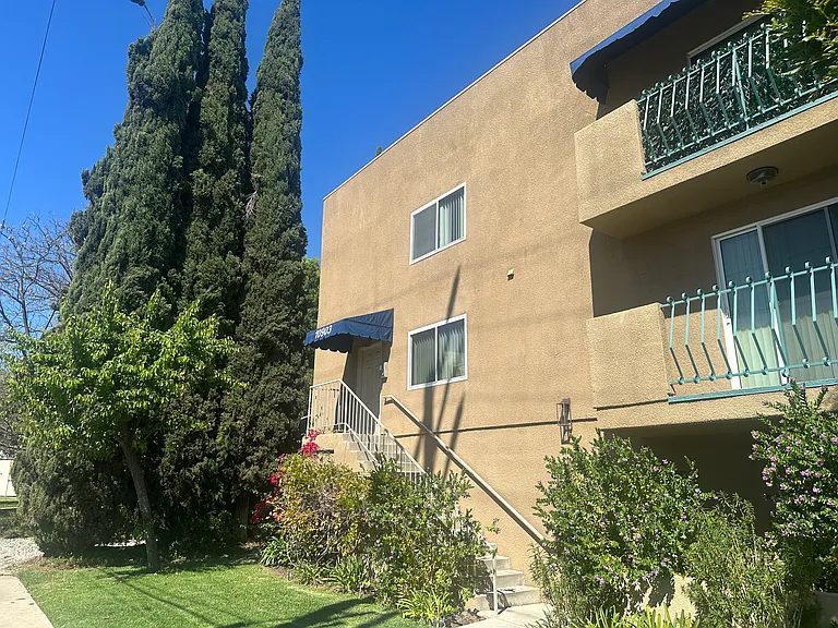 10903 Camarillo St #102 — Photo 1