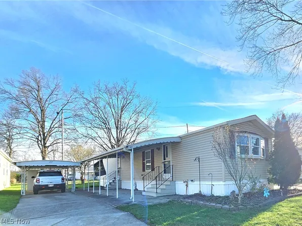 27 Flagler Dr, Olmsted Falls, OH 44138