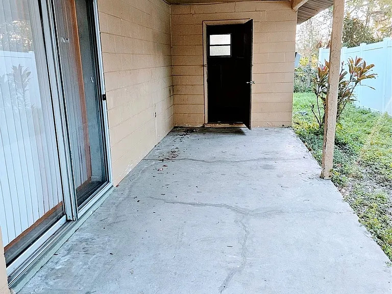 331 W Alamo Dr — Photo 12