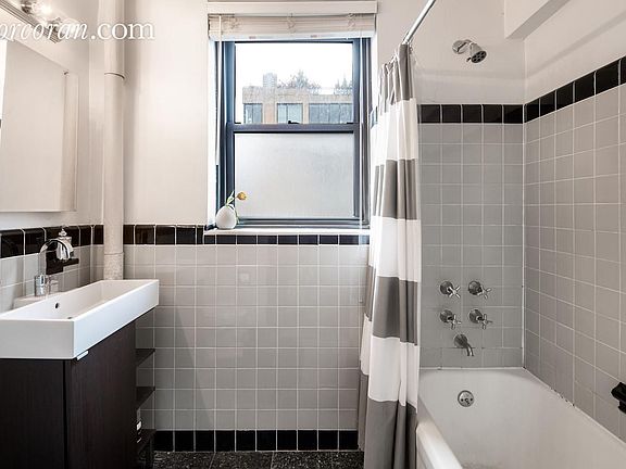 5th image of 160 7th Ave #1206