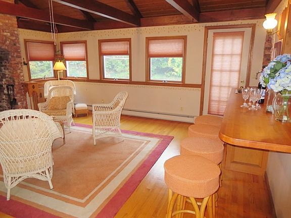 wet bar with 4 stools open to family room