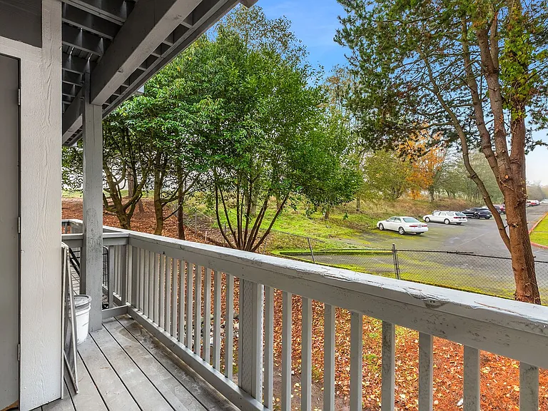 2550 N Vassault St — Photo 50