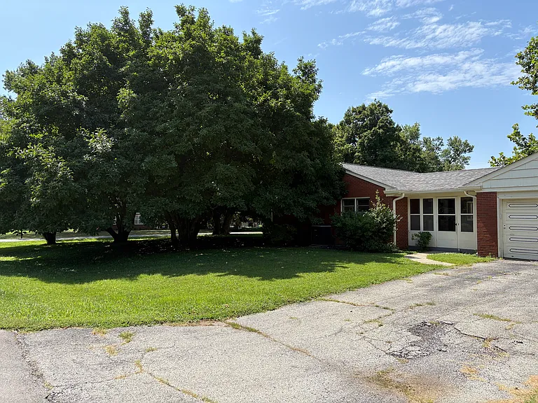 744 Wicklow Rd — Photo 9
