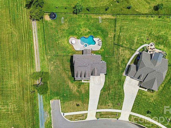 2nd image of 3205 Kintore Ln