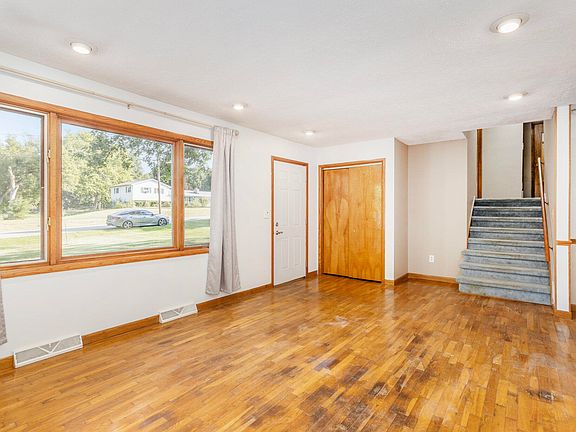 5th image of 212 Thelma Dr