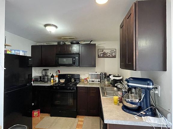 4th image of 6409 N Rockwell St