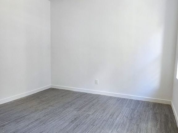 5th image of 2718 Morris Ave #B