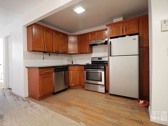 4th image of 912 Putnam Ave #1A