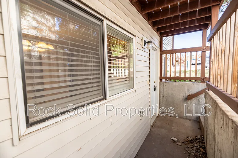 3 bed, 1.0 bath, 950 sqft, $1,250 — Photo 2