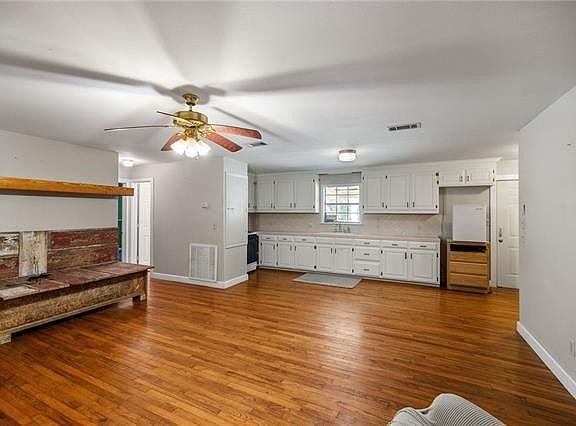 3rd image of 27499 Turkey Creek Rd