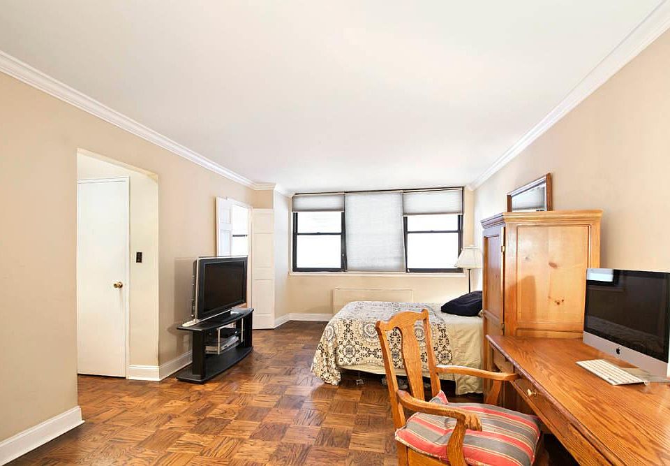 1st image of 225 E 36th St APT 1M