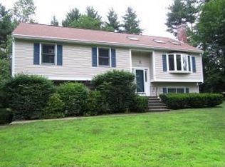 28 Locke Mill Dr, Litchfield, NH 03052