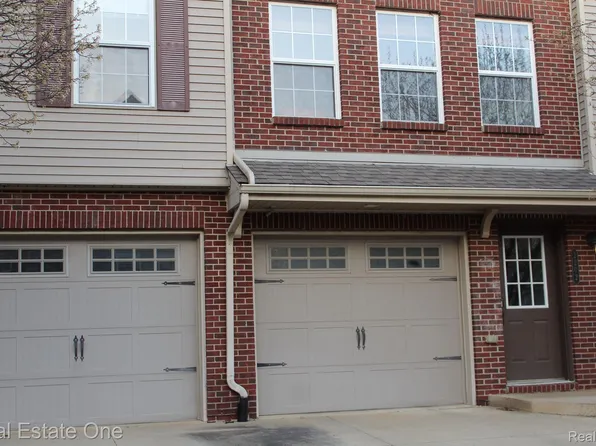 2202 Knotty Pine Trl, Howell, MI 48855