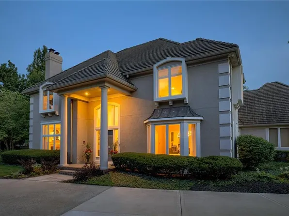 2517 W 118th St, Leawood, KS 66211