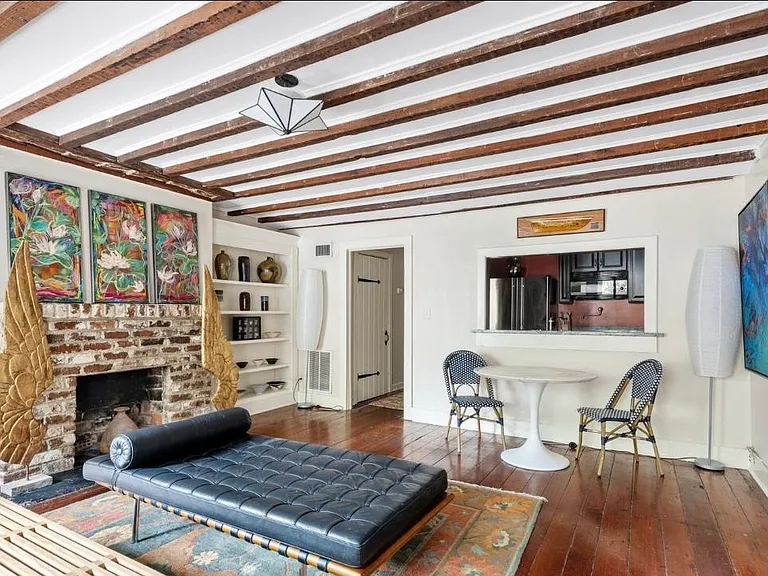 18 1/2 Wentworth St — Photo 22