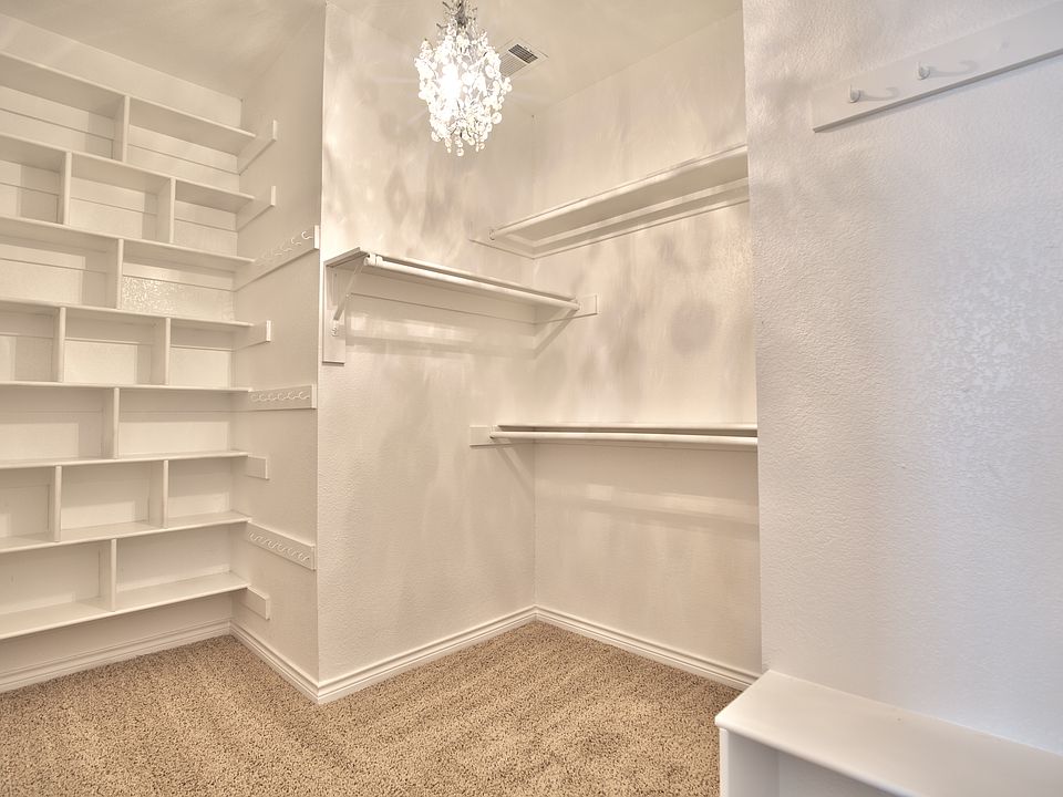 1st image of 601 Winterwood Dr