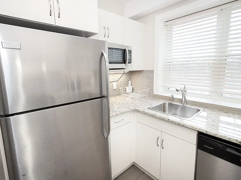 700 Corydon Ave #A — Photo 9