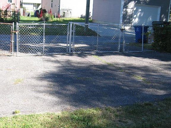 3rd image of 994 E 14th Ave