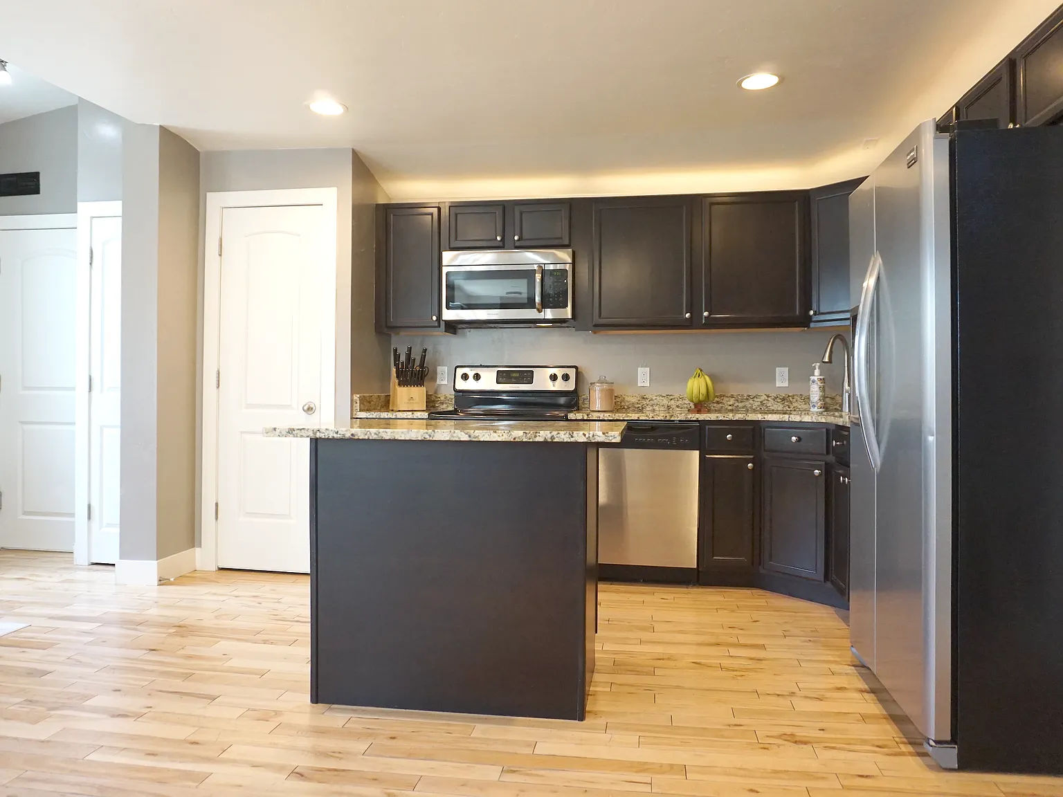 2 bed, 1162 sqft, $3,250 — Photo 3