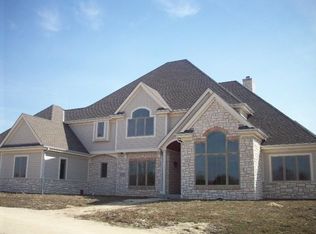 13712 N Foxtail Ln, Mequon, WI 53092