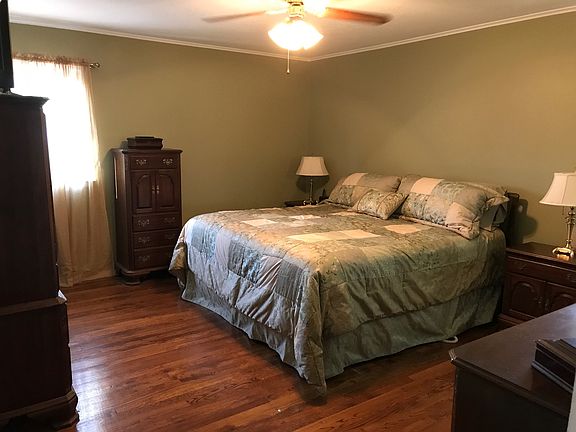 4th image of 448 Chamberlain St