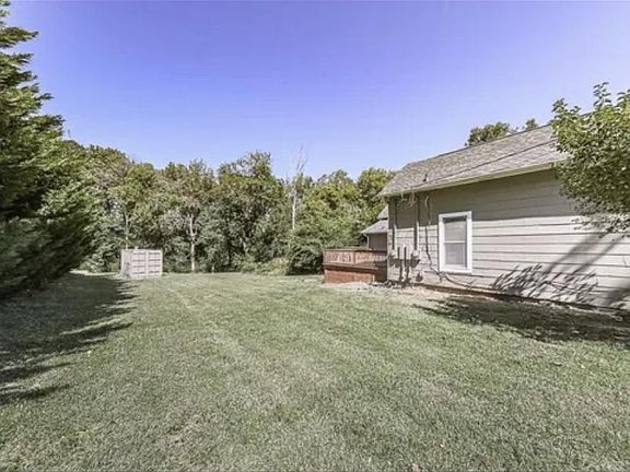 3rd image of 6713 Parker St #A