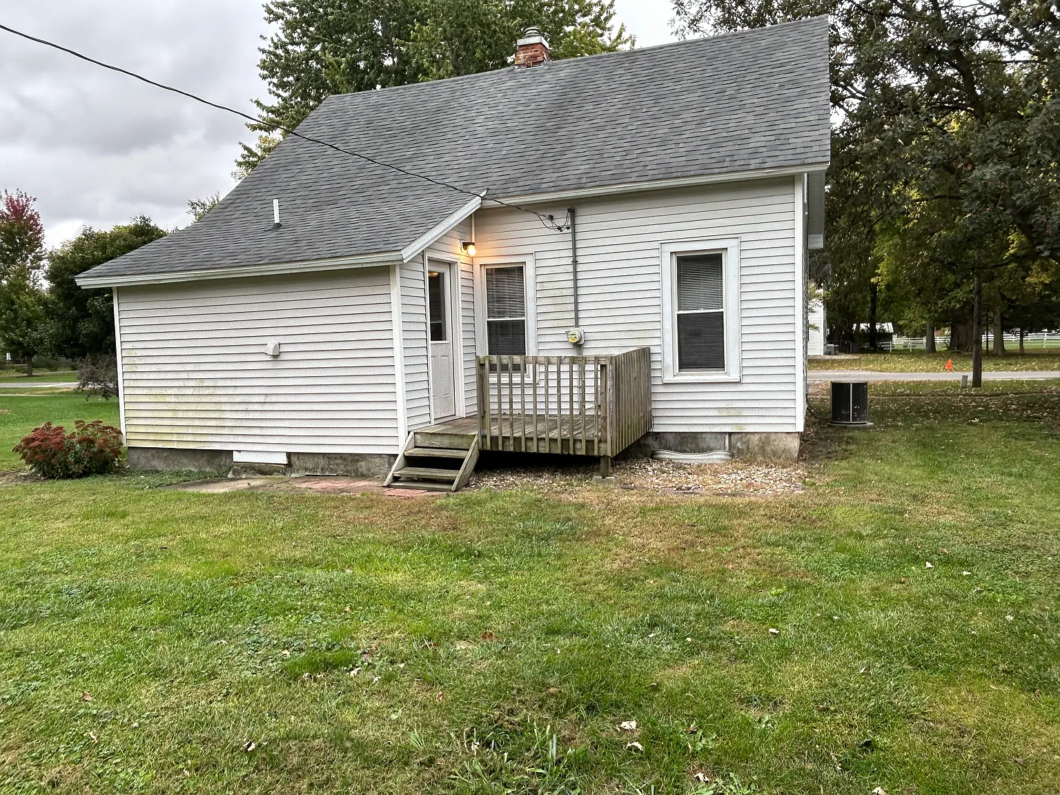 2 bed, 1096 sqft, $1,300 — Photo 2