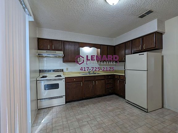 5th image of 214 W College St #B