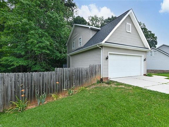 4th image of 1202 Deerfield Dr