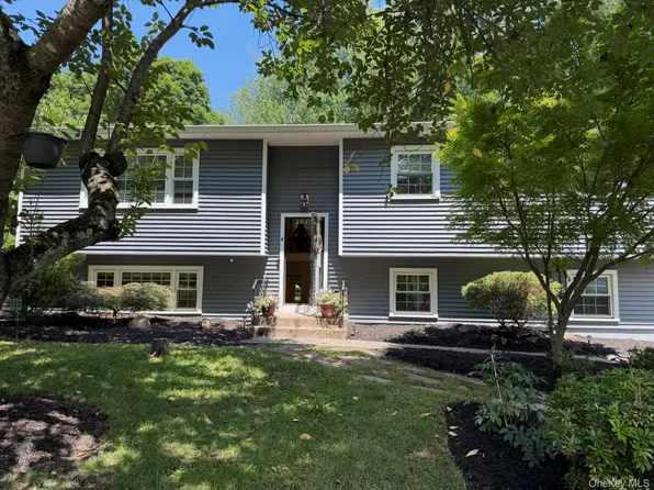 4 Flower Lane, Valley Cottage, NY 10989