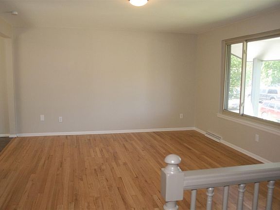 3rd image of 216 Seminole Dr