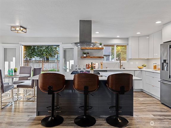 5th image of 10710 44th Drive NE
