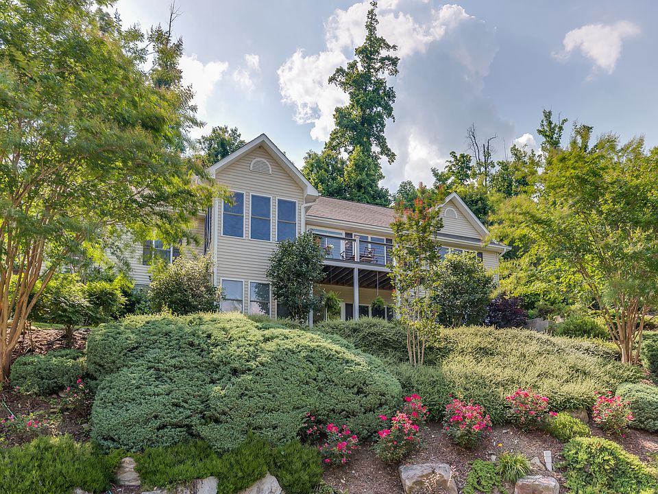 1st image of 222 Bay Laurel Ln