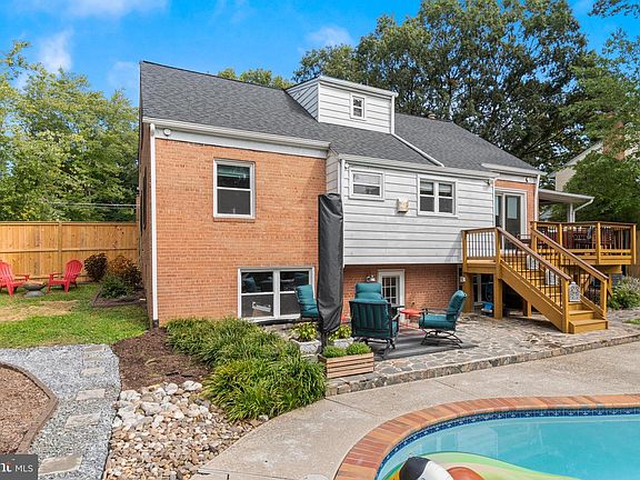 3rd image of 2303 Cavendish Dr