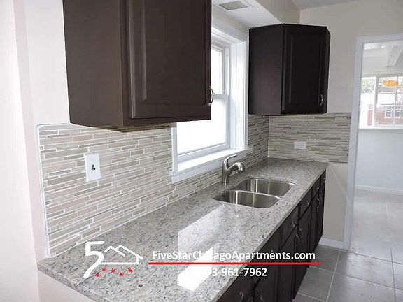 4th image of 2932 W Touhy Ave